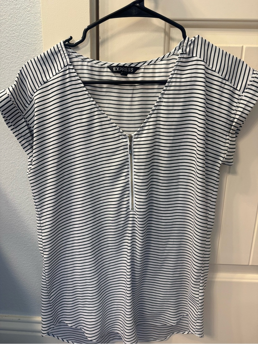 Express White and Black Striped V-Neck Zip Short Sleeve Top